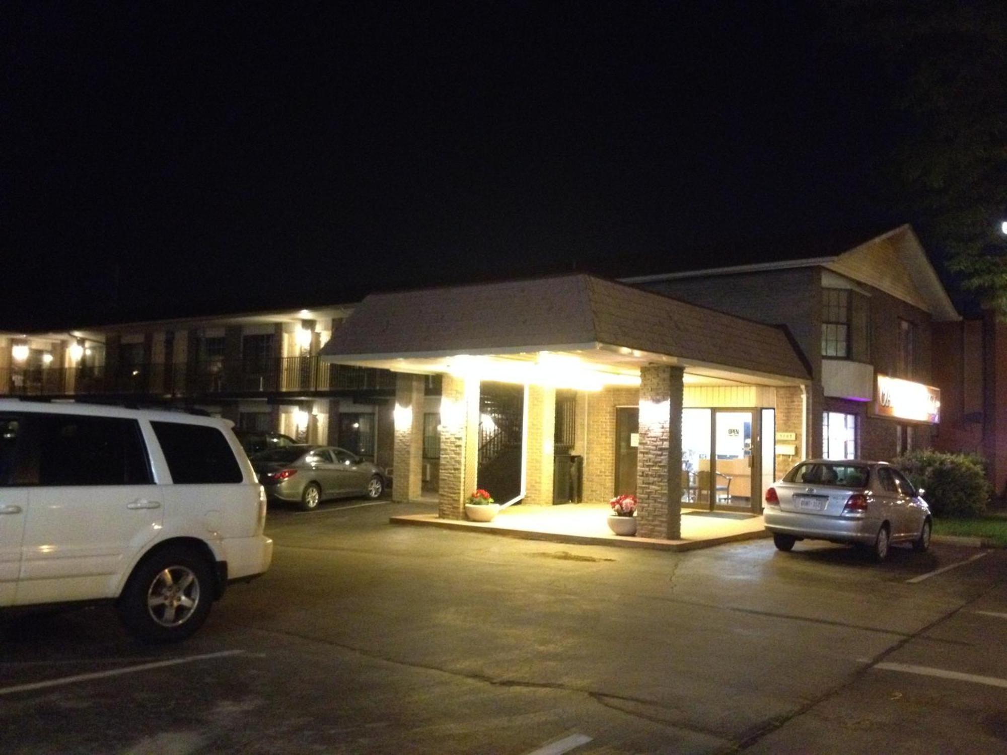Motel Oasis By The Falls 2*