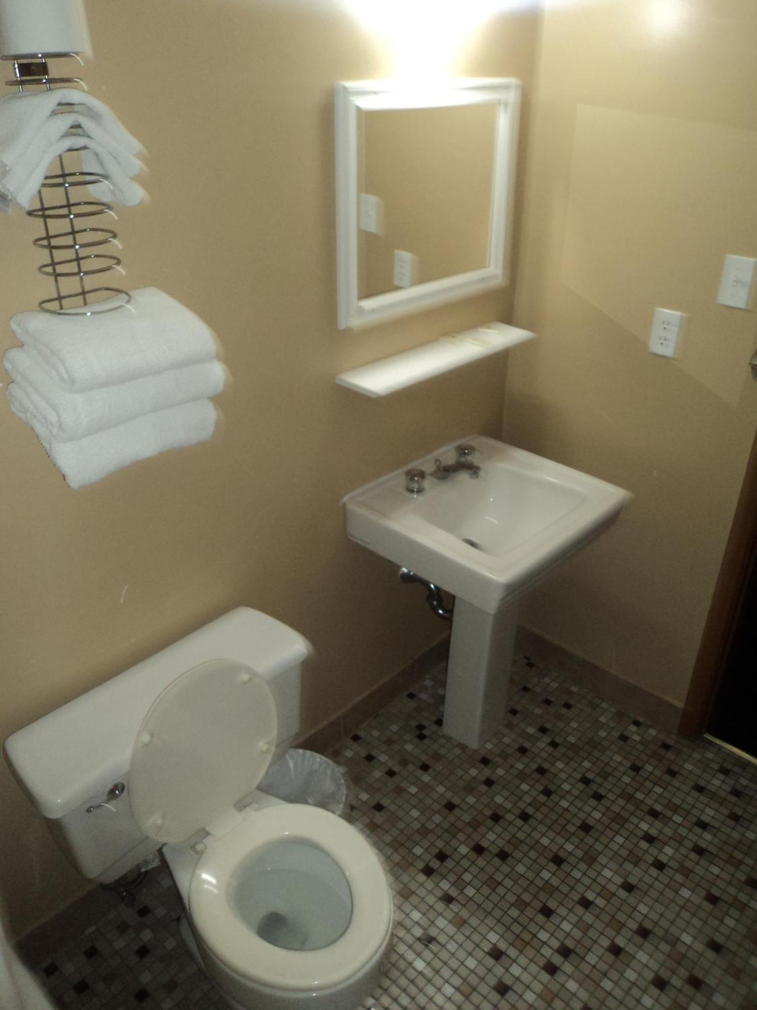Motel Oasis By The Falls 2*